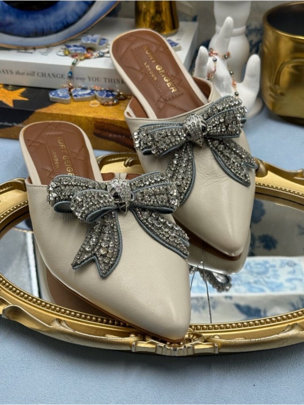 🆕 KURT GEIGER LONDON 🧿 NWOT Otter Crystal Bow Leather Flats, Bone -Sz 38.5 US8